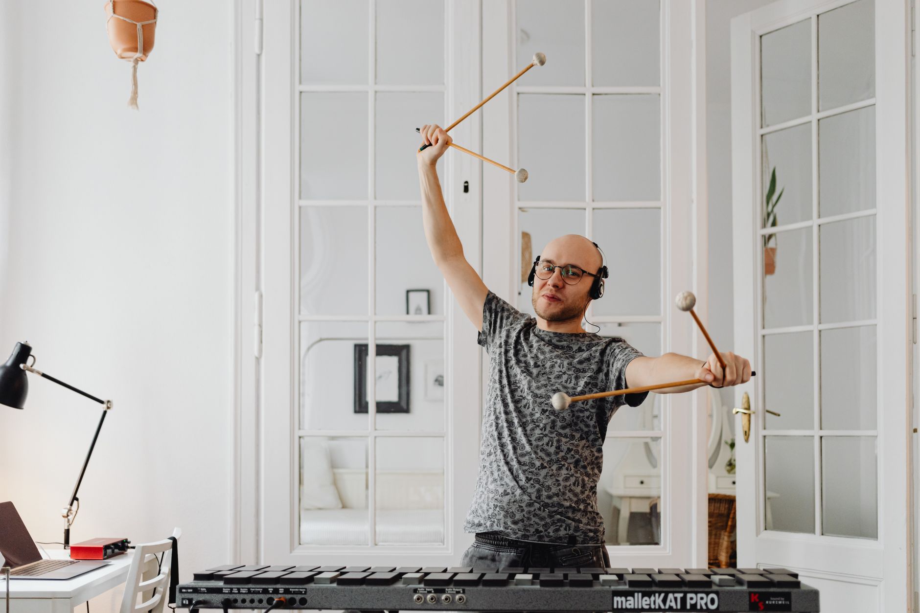 Otamatone — strumento elettronico giapponese di Maywa Denki pronto all'acquisto
