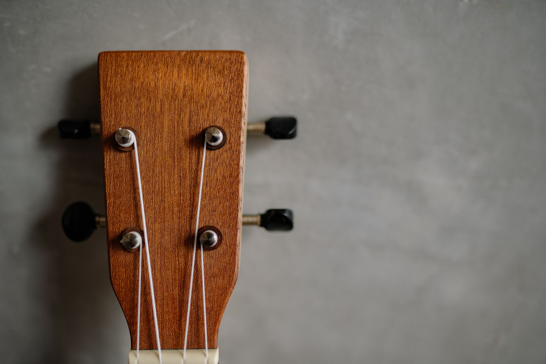 Octopus soprano ukulele in natural finish — affordable beginner ukulele with Aquila strings