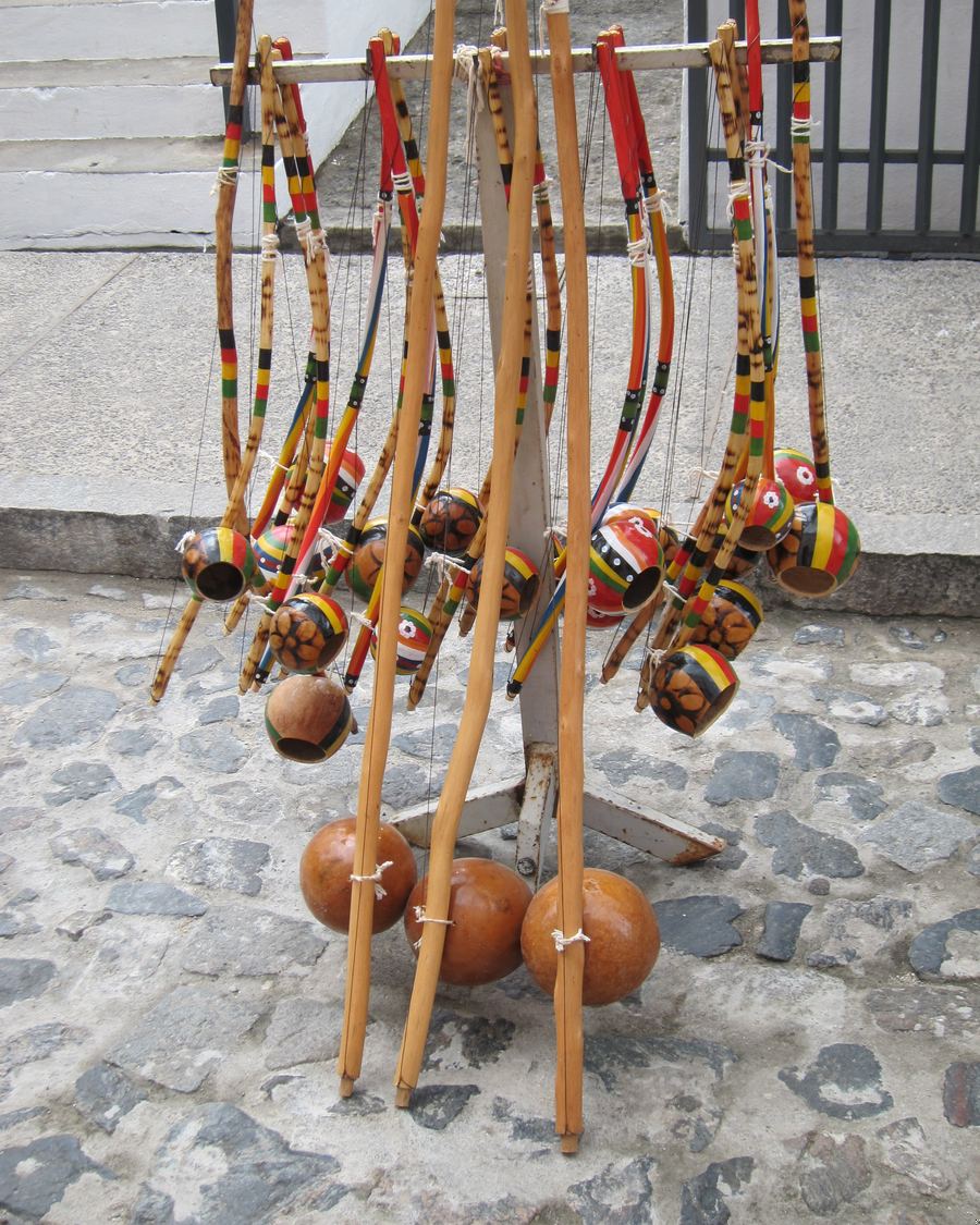 Berimbau: el arco musical de una cuerda que dirige la capoeira, cómo se toca y cuál comprar