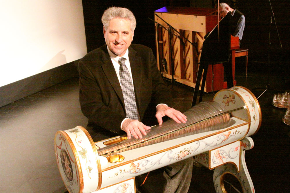 Esibizione con glass armonica al teatro Poncan