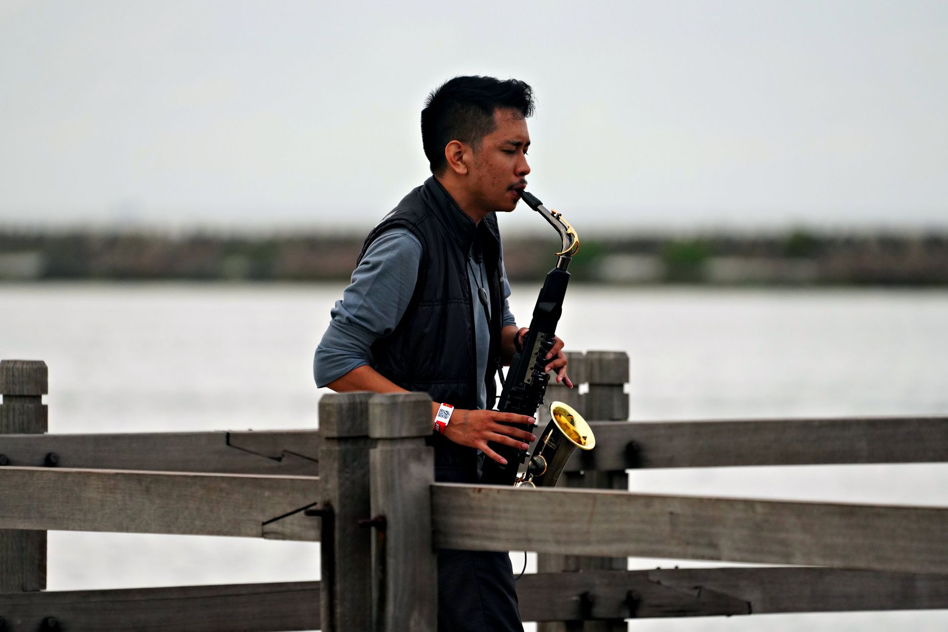Getti d'acqua che producono suoni musicali in un idrofono