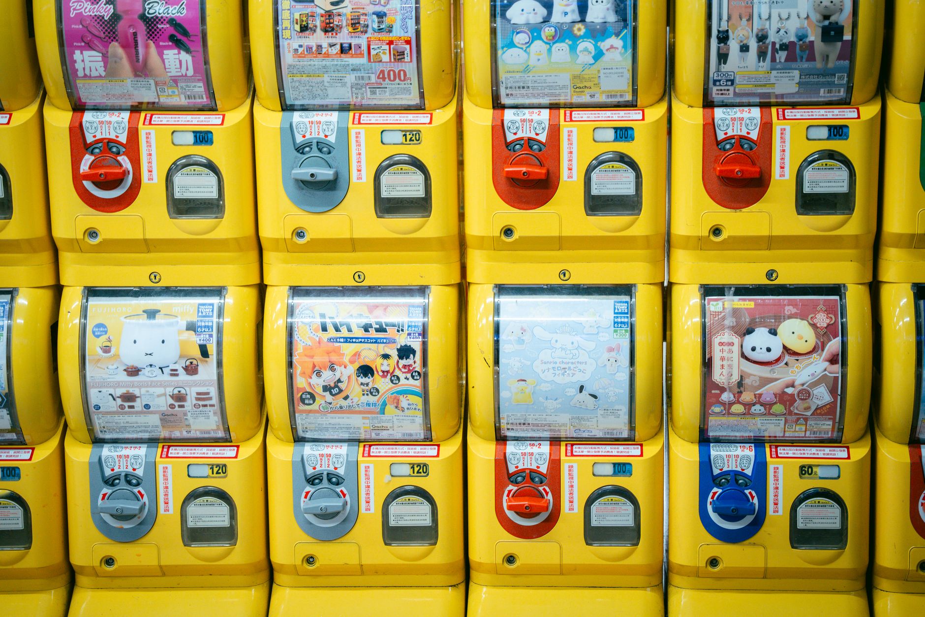 Giocattoli musicali colorati di stile giapponese kawaii — collezione di oggetti creativi