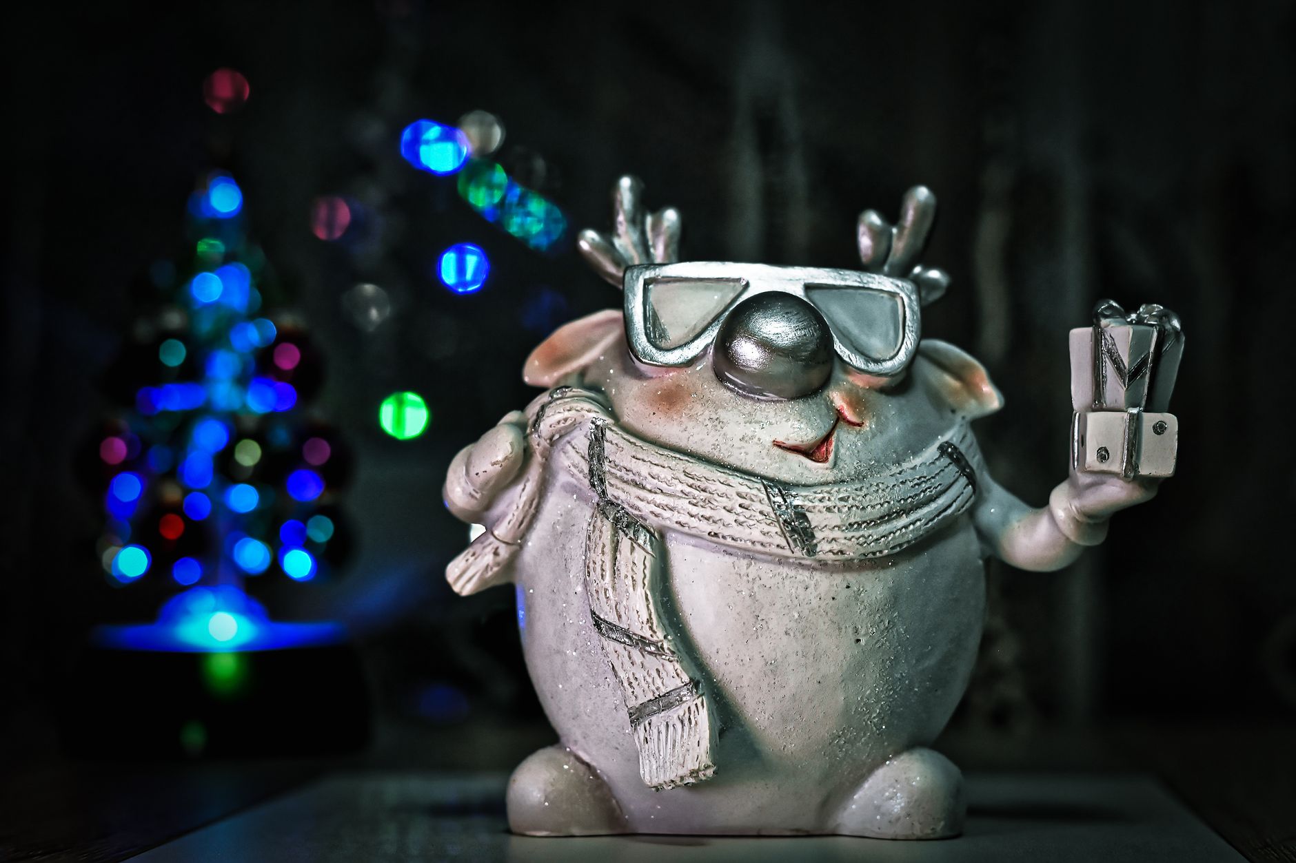 Decorazione natalizia a forma di renna — design festivo ispirazione Otamatone Renna