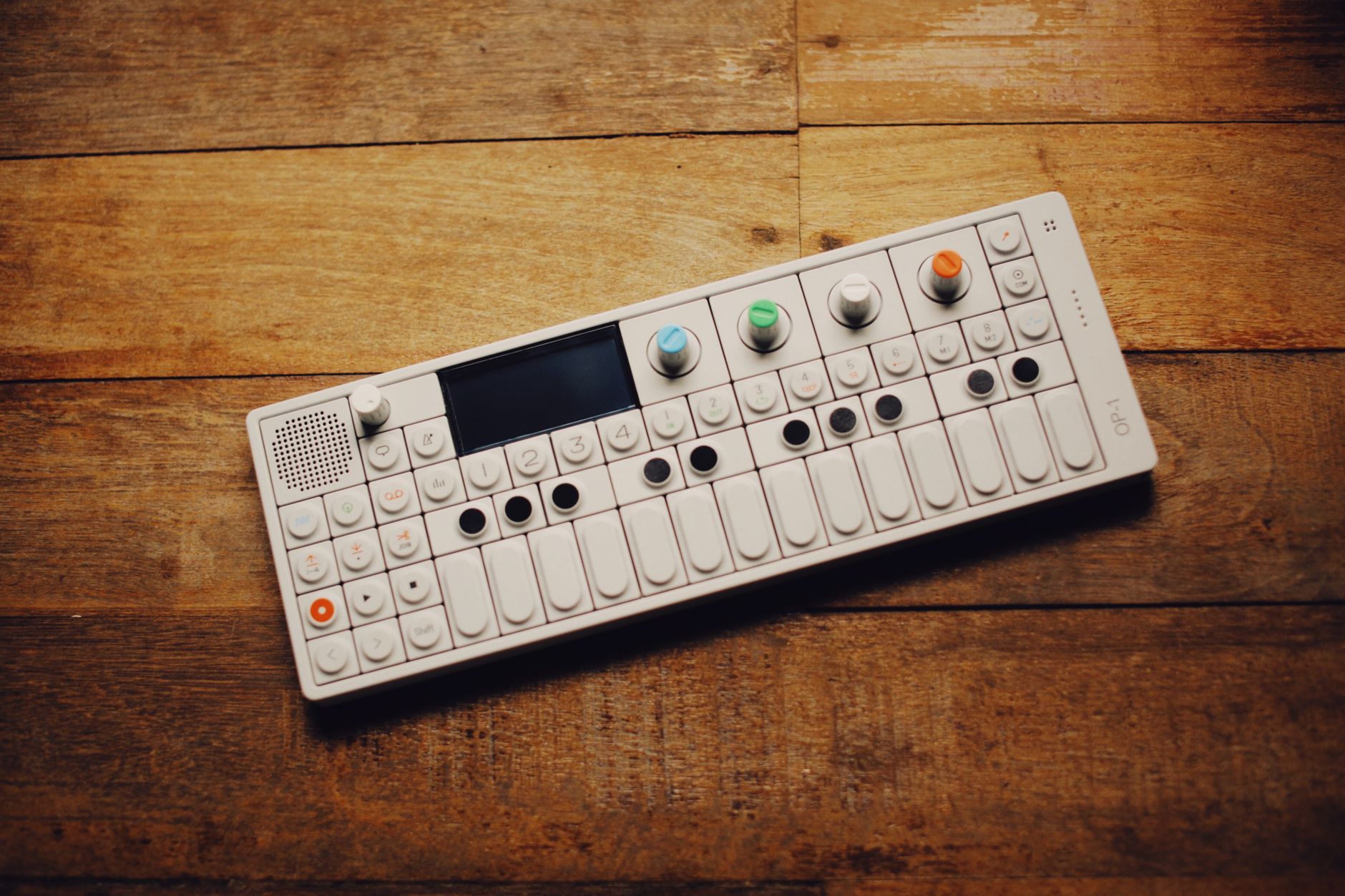 Otamatone vs Stylophone: Quale Comprare nel 2026? Confronto Completo