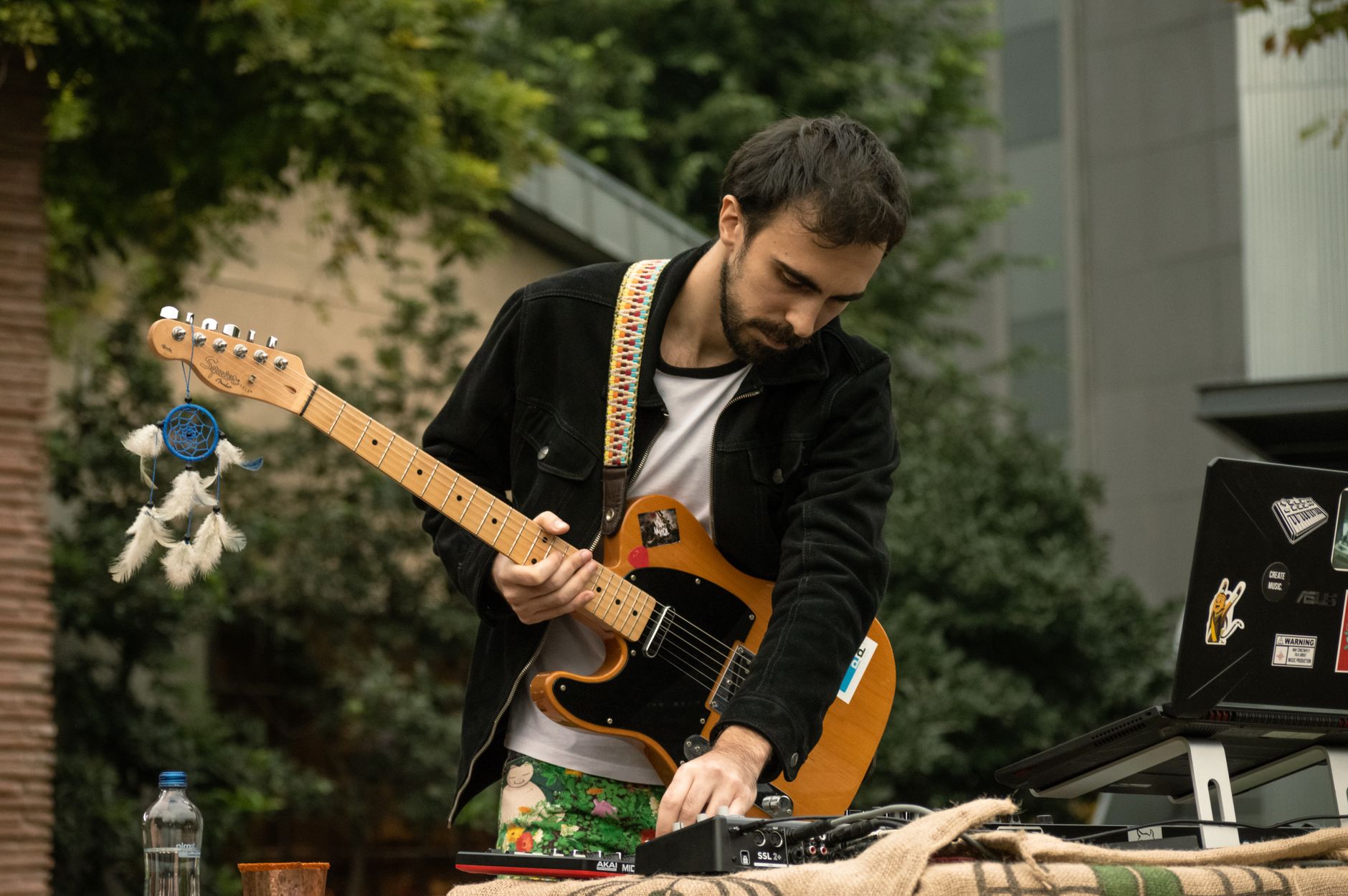 Theremin — strumento elettronico suonato senza contatto
