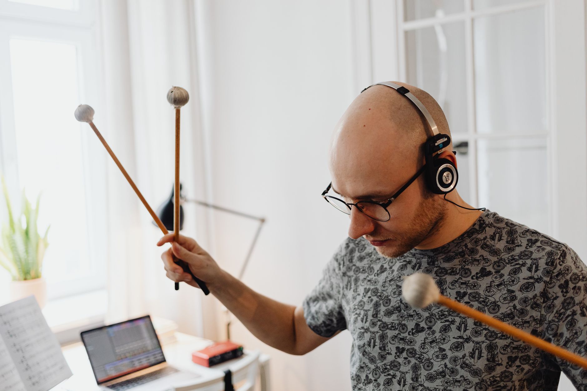 Japanisches elektronisches Musikinstrument — was ist der Otamatone und wie sieht er aus
