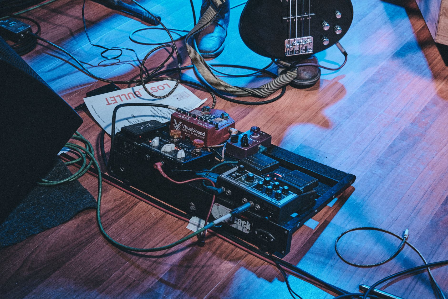 Theremin, instrumento electrónico que se toca sin tocarlo moviendo las manos en el aire