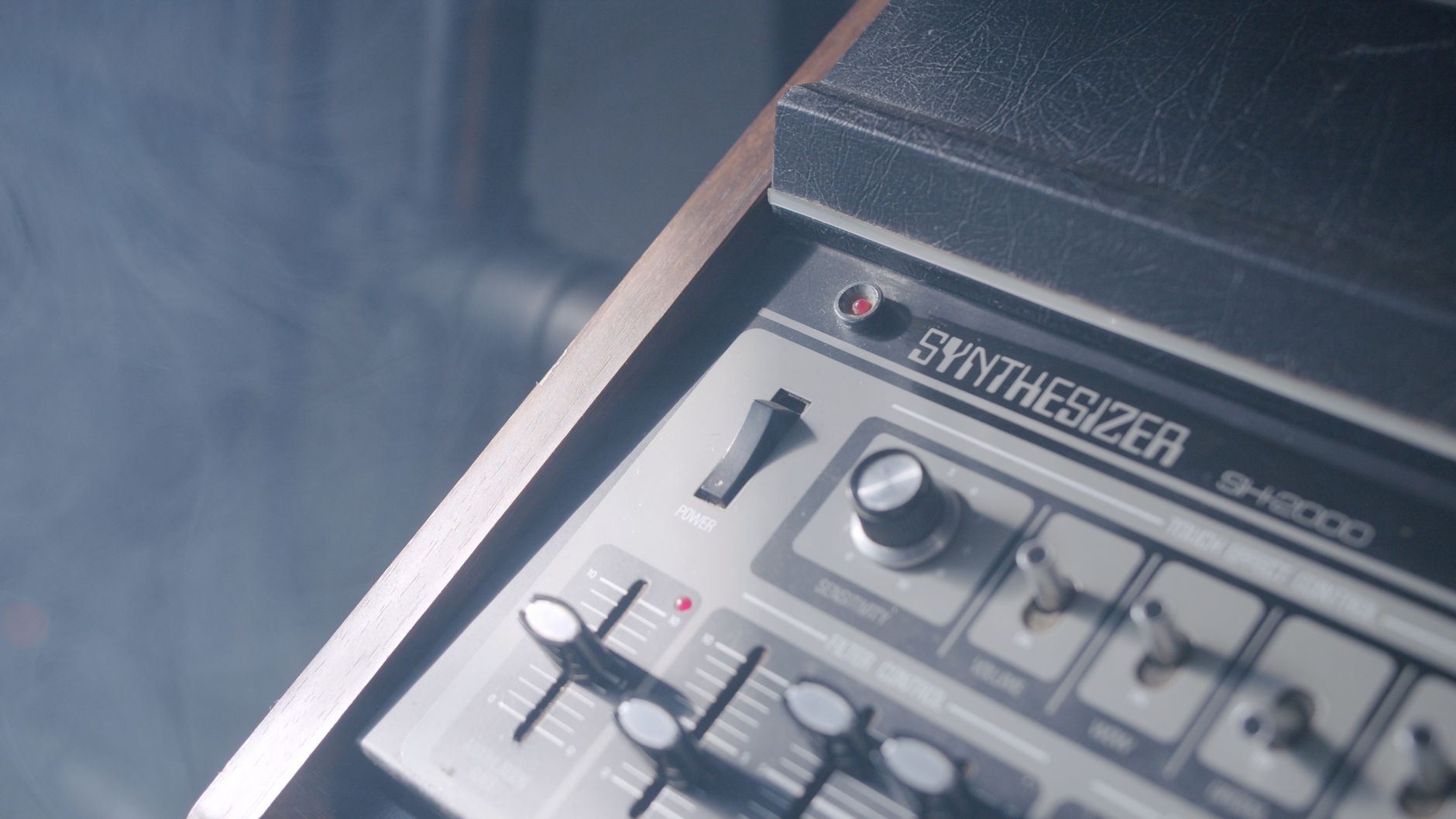Sintetizador electrónico y equipamiento musical — contexto para comprar un theremin en España